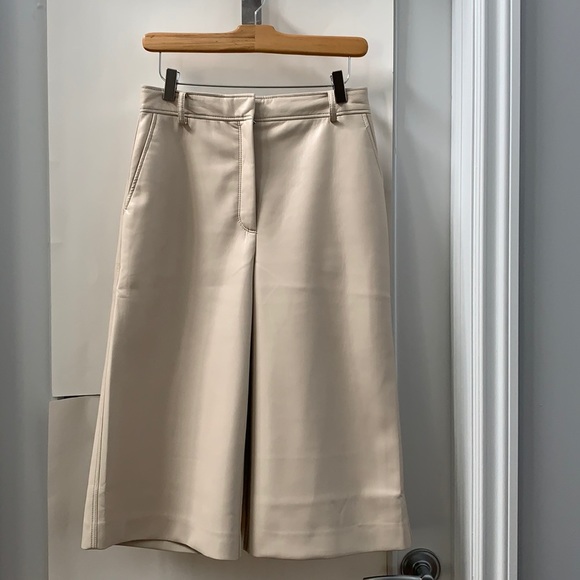 ❗️SOLD❗️ Babaton Long Wide-Leg Short Pants Size 6 - Picture 2 of 12